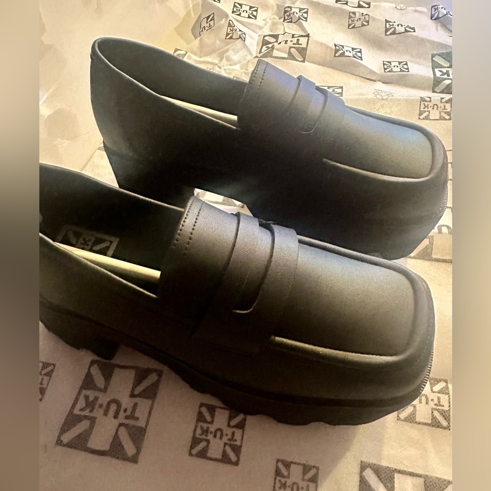 T.U.K. Black Vegan TUKskin Nosebleed Square Toe Loafers - Size 6 ❤️💋 - Picture 6 of 17